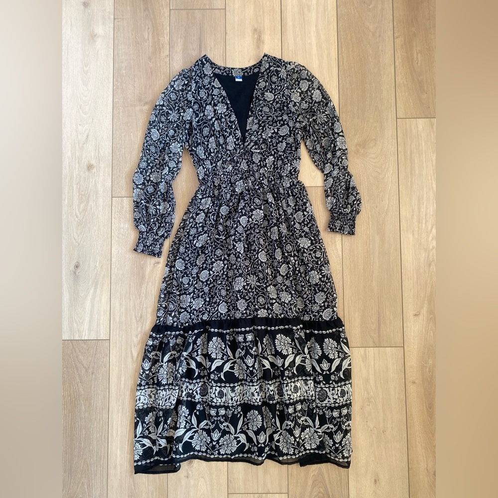 Old Navy Black and White Floral Long Sleeve Dress